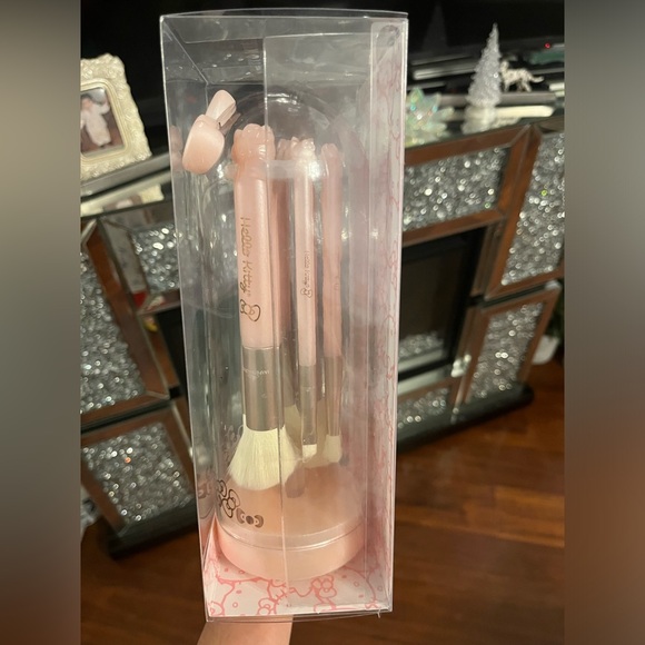 Impressions Hello Kitty Brush Set 6Pcs - Picture 3 of 5